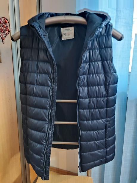 Prechodná vesta s kapucňou, 176