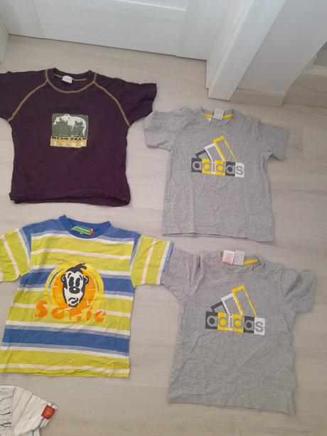Krásne tričká s motívmi, nosené iba mojími dvojičk, c&a,122