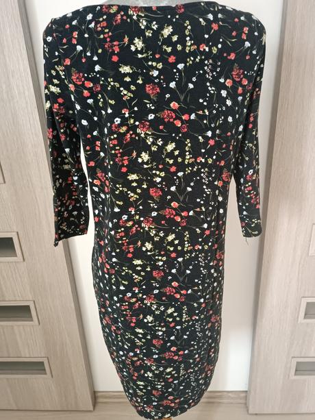 Kvietkovane šaty, l