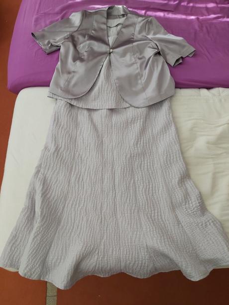 Spoločenský kostým, 42