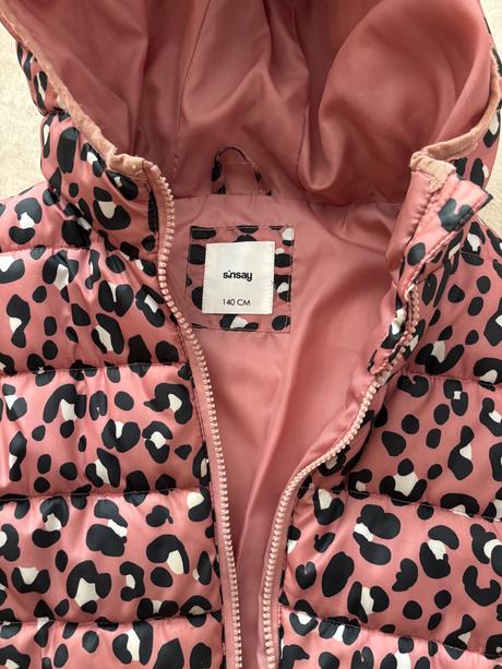 Dievčenská vesta, 140