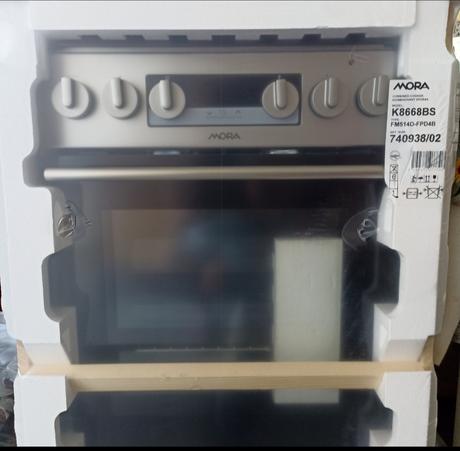 Nový nerezový sporák, mora