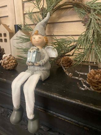 Sediaci anjel s darčekom, 