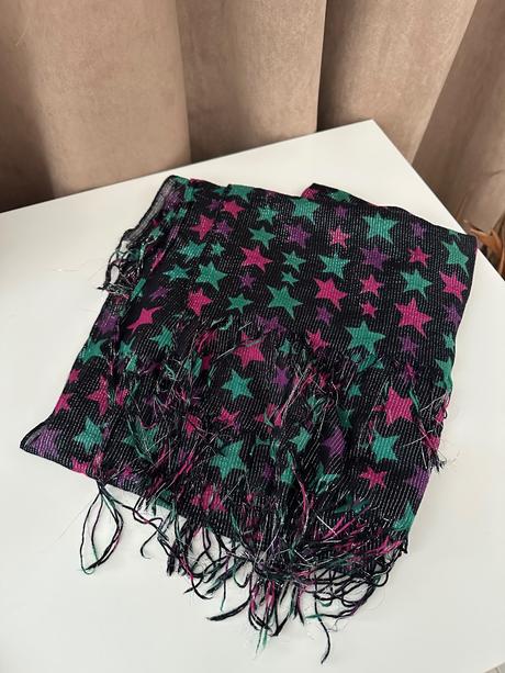 Veľká čierna šatka s hviezdičkami, 