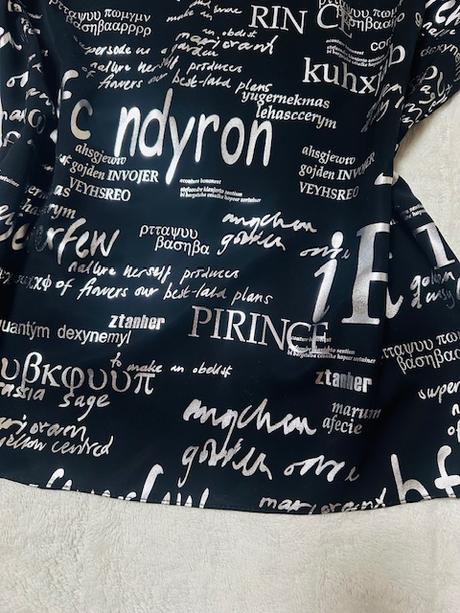 Čierna blúzka so striebornými nápismi, l / m