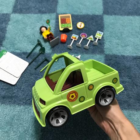 Igráček záhradkárka s autom,