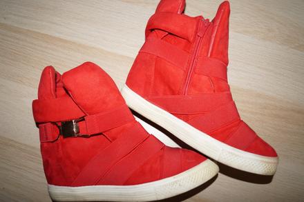 Vyvýšené semišky na skrytej platforme, 39