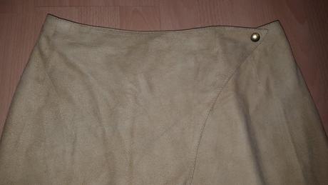 Kožená sukňa, 38