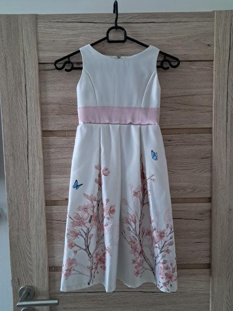 Slávnostné šaty, 98