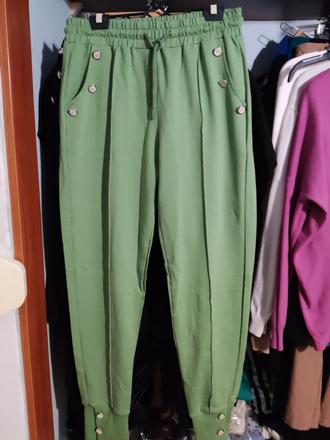 Tepláky megi raz oblečené, l