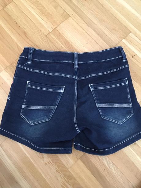 Takmer nové krátke nohavice kúpené v rakúsku, nose, 134