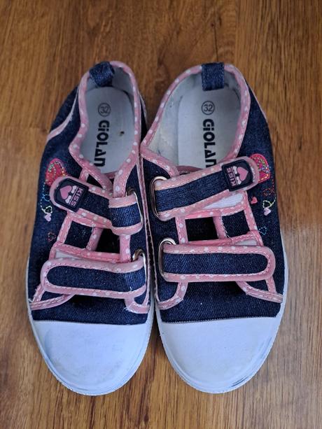 Dievčenské tramky, 32