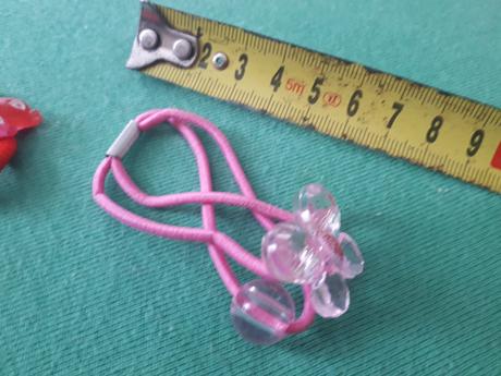 Gumicka do vlasov ruzova motyl, 