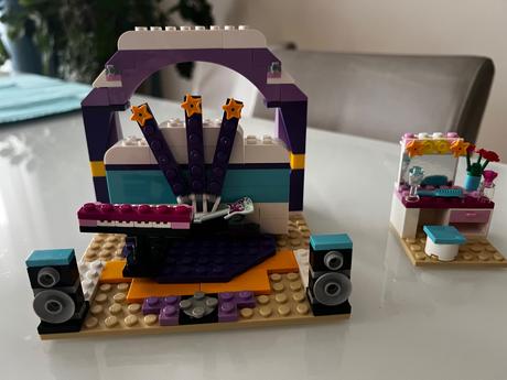 Lego friends  koncertný automobil hviezdy pop, 