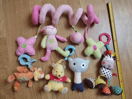 Rozne hracky na kocik, hrkalky a ine, 