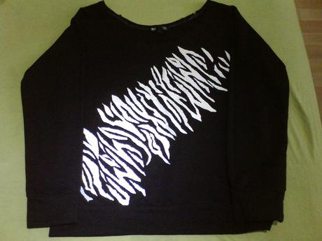 Cierna mikina so vzorom, l