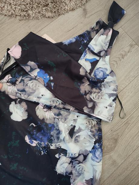 Krásne príležitostné šaty z asosu, 40