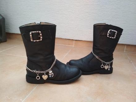 Prechodné čierne čižmičky, 25