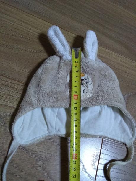 Teplá  čiapka s uskami na 2 roky, 92