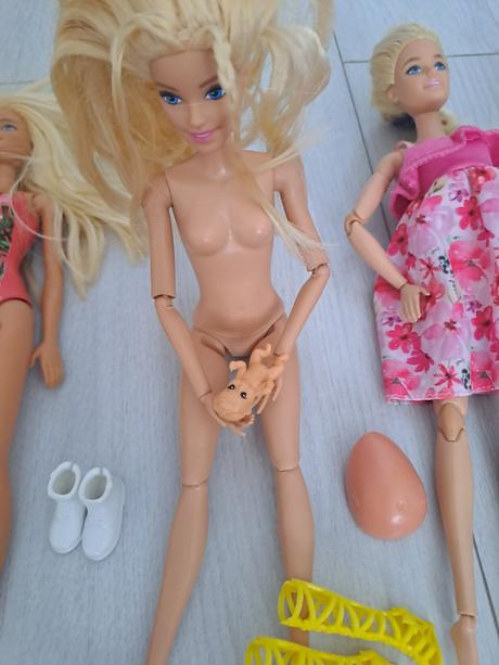 Barbie s oblečením., 