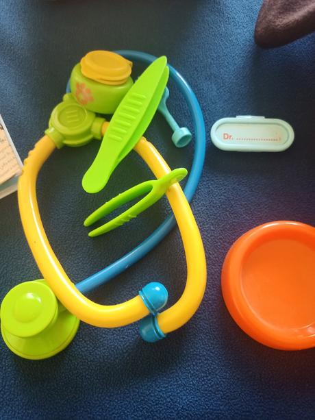 Veterinárna ambulancia. kniha, psík, box, 