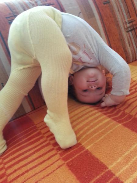 Ročný chlapček sám nechodí