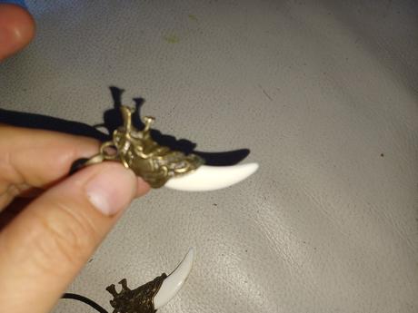 Náhrdelník zub medveda,