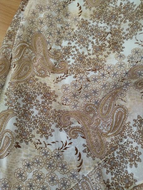 Šaty s volánikmi, m