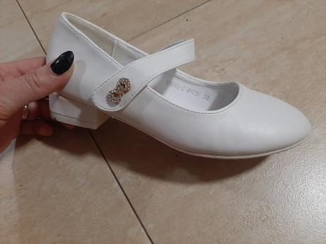 Slavnostne topanky, 32