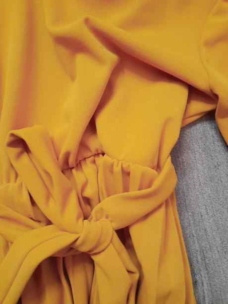 Plisovane šaty, 128