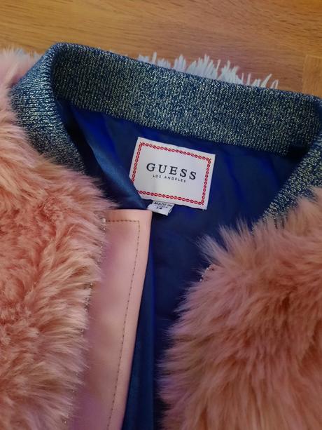 Úžasná bunda guess, guess,164