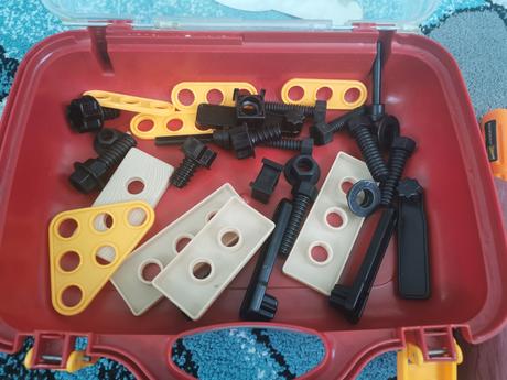 Kufrík s náradím,