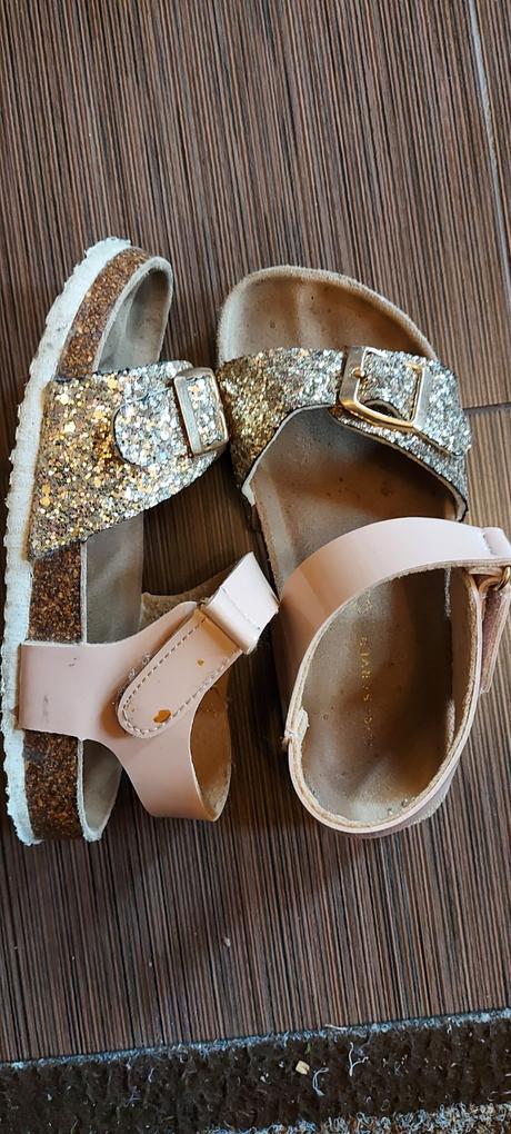 Sandalky, reserved,30