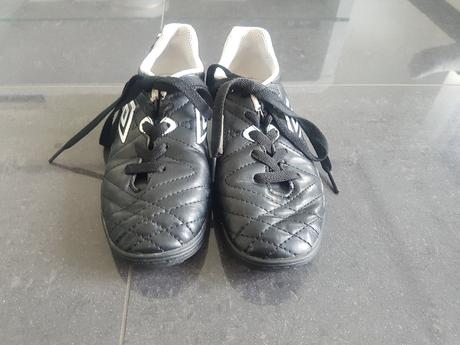 Predam umbro tenisky halovky, umbro,33