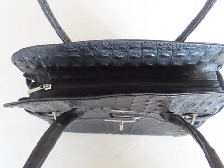 Elegantná kabelka do ruky aj na plece,