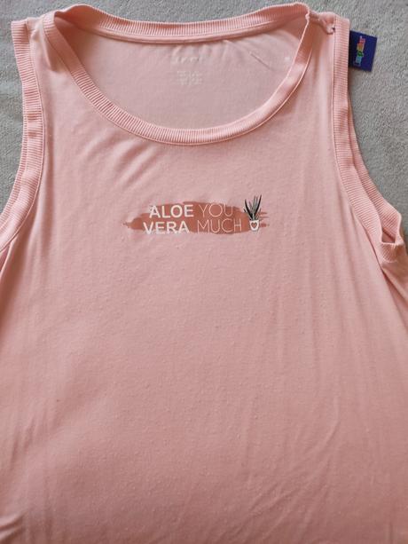 Dámske blúzky , tričká,svetriky rôzne veľkosti.., 