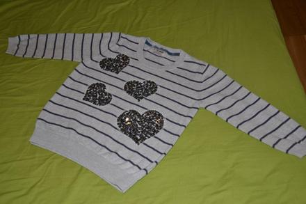 Prekrasny svetrik s flitrovanymi srdieckami 3-5r., next,104