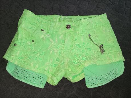 Kraťasy s prevysajucimi vreckami, 158