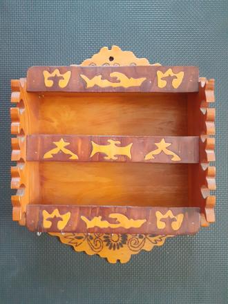 Ľudové drevené police - podpoľanie,