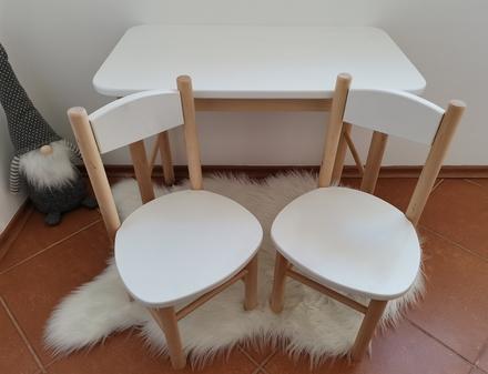 Detský stolík s 2.stoličkami buk masív,