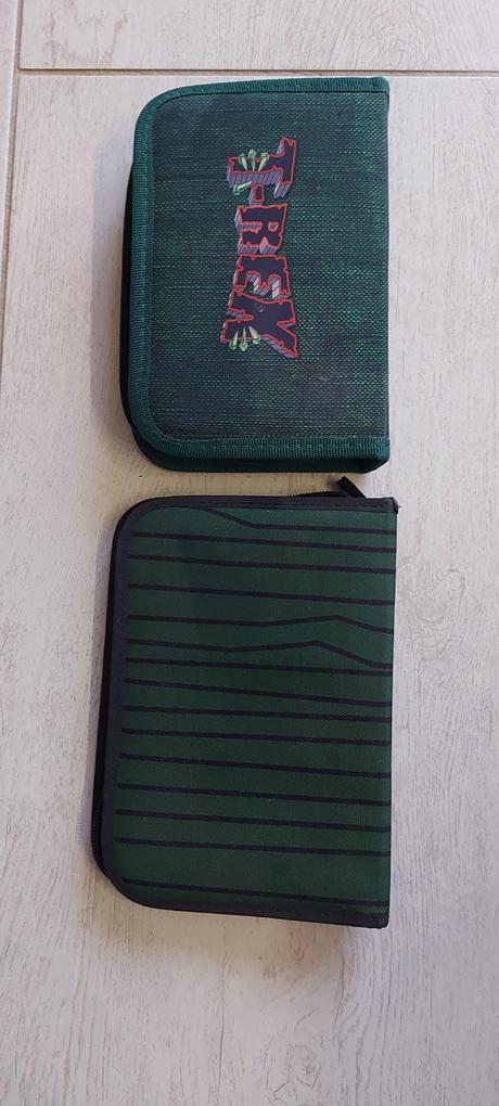 Peračníky s dinosaurami - oba 1eur,