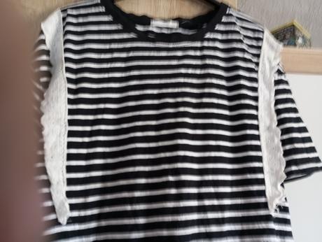 Šaty s volanikom, 44