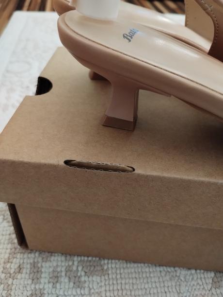 Sandále dámske, nízky elegantný podpätok, zlatá pr, baťa,37