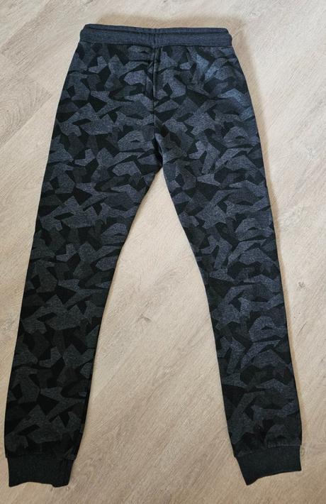 Maskáčové tepláky, c&a,152