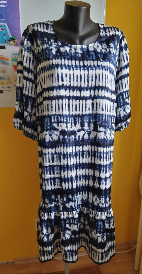 Vzorované šaty, 52