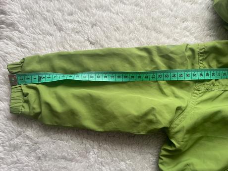 Tenka zelenkasta bunda s kapucnou,