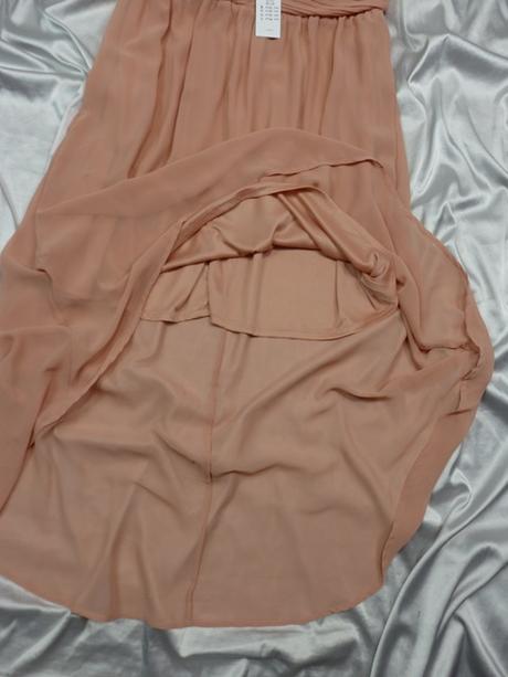 Kvalitné spoločenské šaty, 42