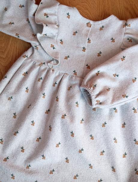 Dievčenské šaty, 92