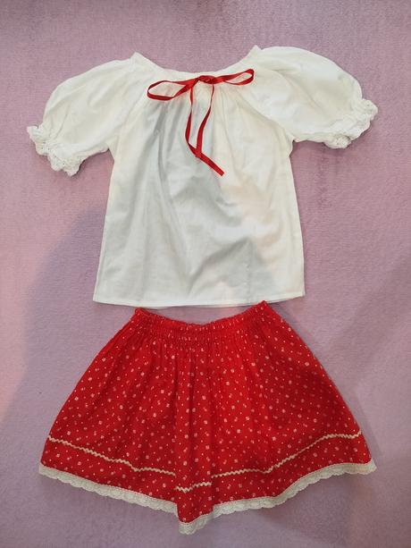 Folklórny set/kroj, 110