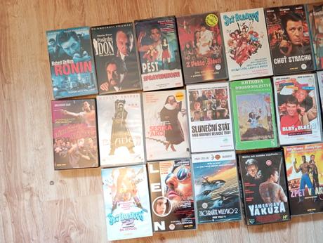 Predám vhs kazety -- viď. 10 foto,